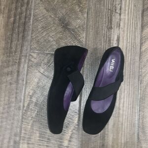 VanEli black suede leather 1” wedge